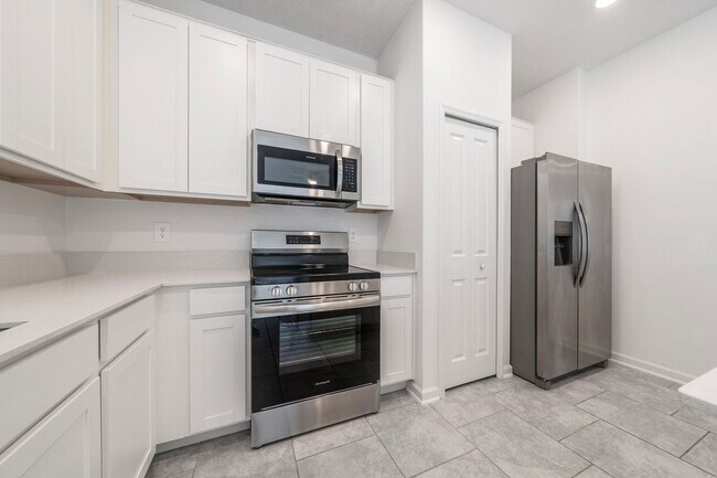 Building Photo - 3330 Laurent Lp