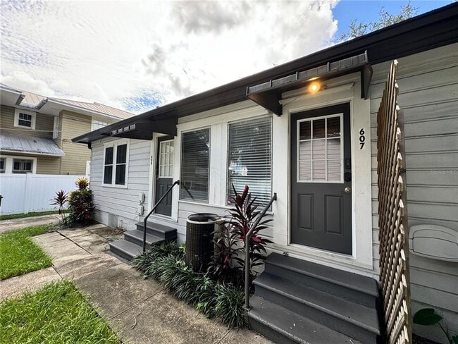 Building Photo - 607 Harwood St