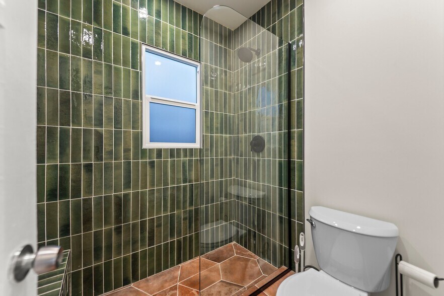 Building Photo - 425 1/2 Venice Way