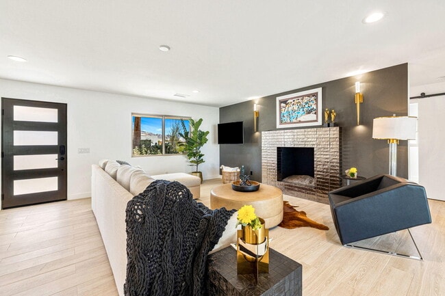 Building Photo - 45654 Verba Santa Dr