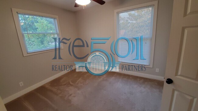Building Photo - *COMING SOON* Don't park and ride the shuttle, stroll to UAMS from this SUPER FRESH & CLEAN Hillc...