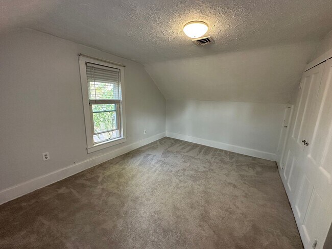 Building Photo - 18 E Salem St