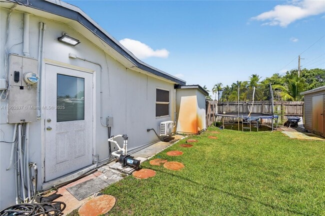 Building Photo - 554 NW 46th St