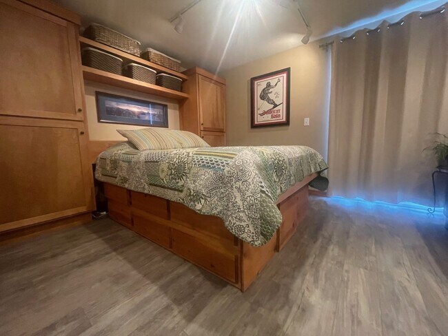 Building Photo - 515 Northwest Passage