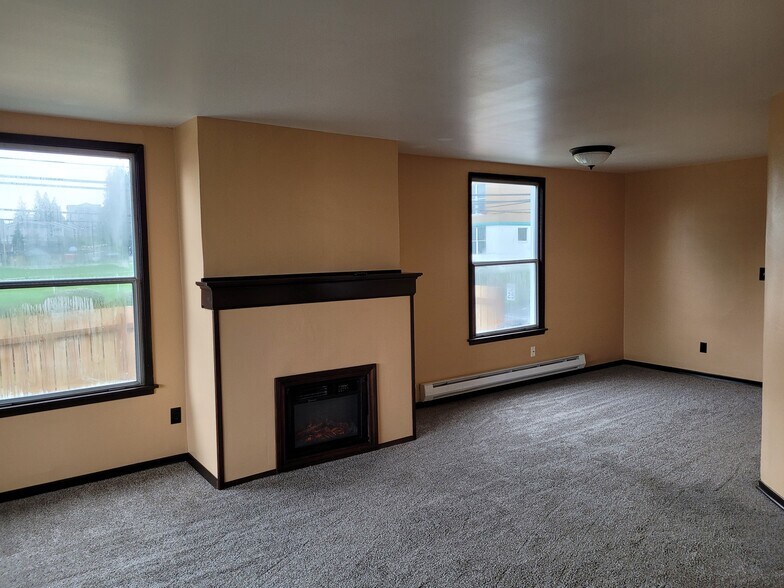 Electric fireplace - 3430 Rucker Ave