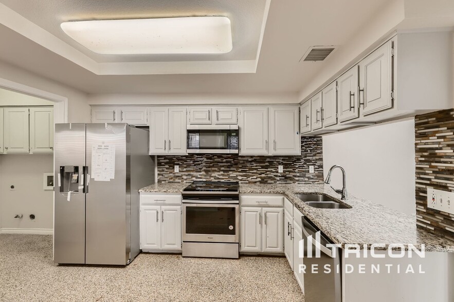 Building Photo - 3811 Clover Hill Ln