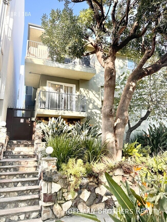 Building Photo - 8229 De Longpre Ave