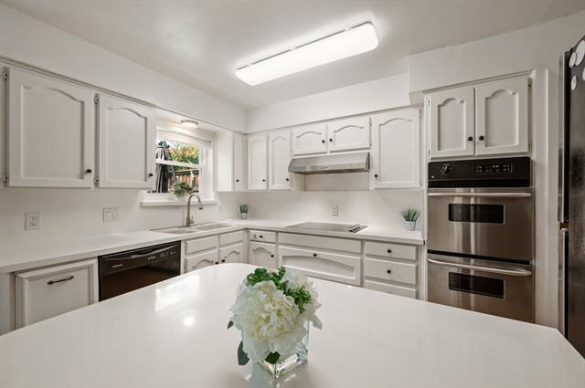Building Photo - 7333 Meadowbrook Dr