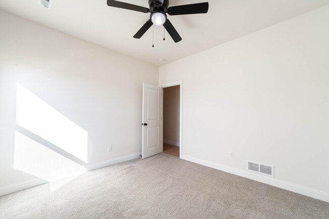 Building Photo - 609 Tomahawk Dr