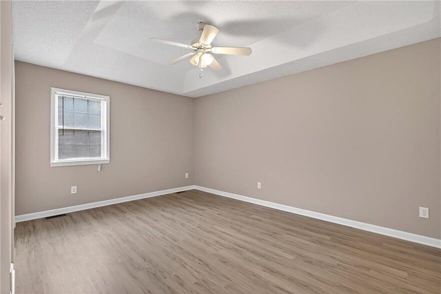 Building Photo - 175 White Tail Hills Dr