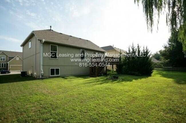 Building Photo - Move-In Ready Single-family gem in Oak Ridge Meadows in Lee's Summit!