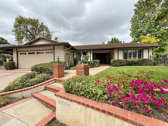 Primary Photo - 3 Bedroom Home (PLUS OFFICE SPACE!!) in De...