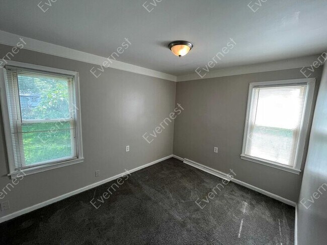 Building Photo - 18474 Glenmore St