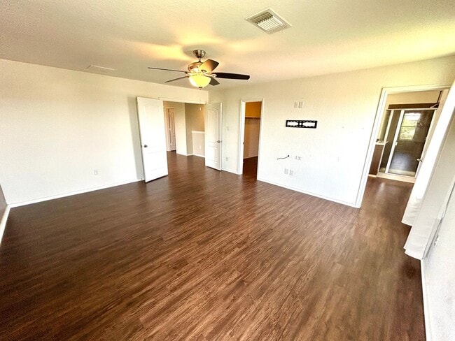 Building Photo - **APPLICATION RECEIVED** Stunning 3BD/2.5BA Two-Story Home with Office & Loft Near Brooks City Base!