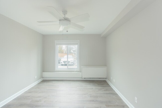 Building Photo - 4400 W Lake Ave