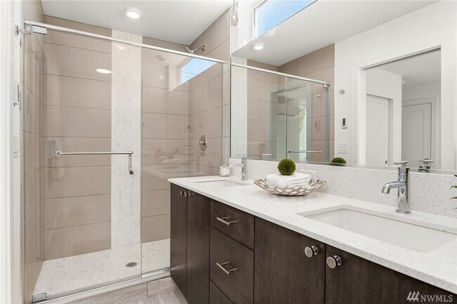 Building Photo - 1112 13th Ave