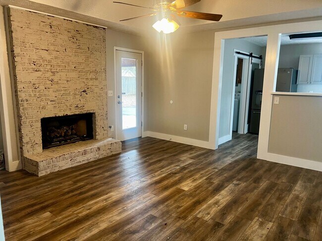 Building Photo - 95 Oakwood Dr