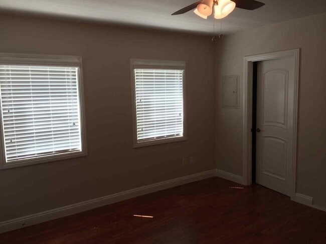 Building Photo - 71 Suffolk Ave