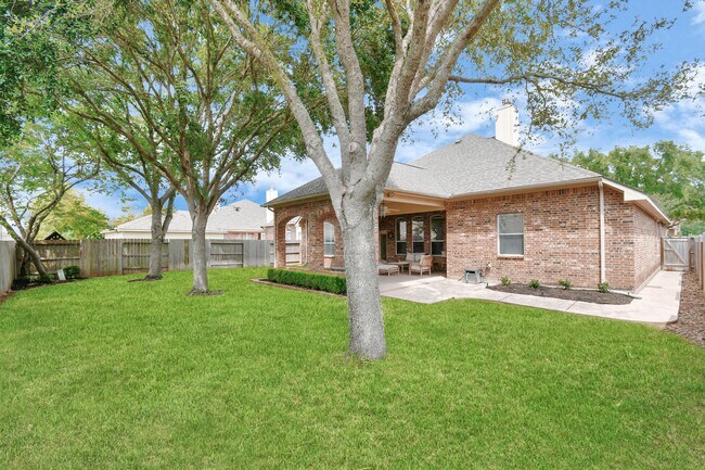 Building Photo - 8030 Crescent Knolls Dr
