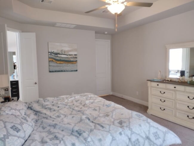 Building Photo - Beautiful 4 bedroom with a pool!!!