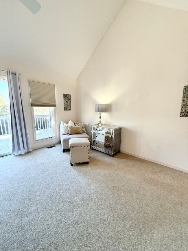 Building Photo - Spacious Home in Kenmure