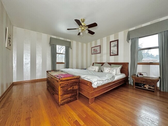 Building Photo - Beautiful / Spacious 3 Bed 3 Bath Ranch Style Single Family Home!