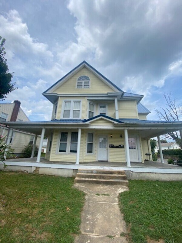 Building Photo - 900 Highland Ave
