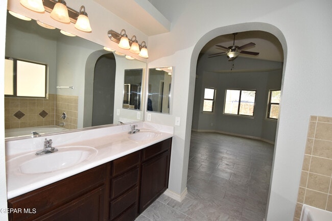 Building Photo - 14325 Navajo Point Dr