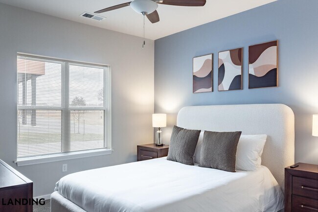 Building Photo - 2023 N Broadmoor Ave