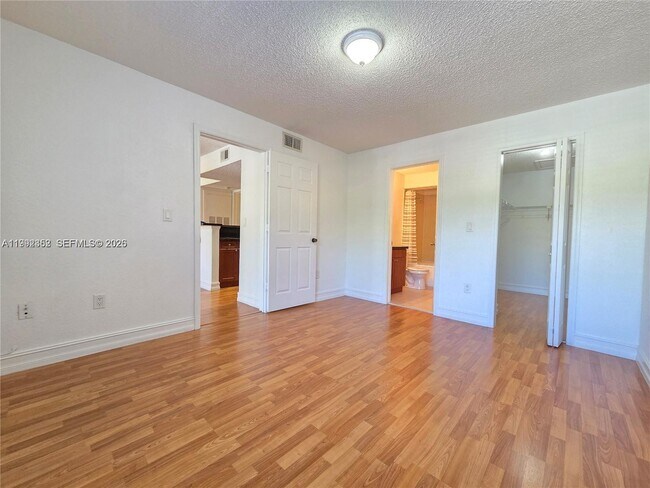 Building Photo - 15650 SW 105th Ln