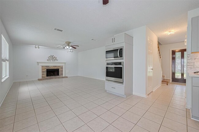 Building Photo - 3131 Double Lake Dr