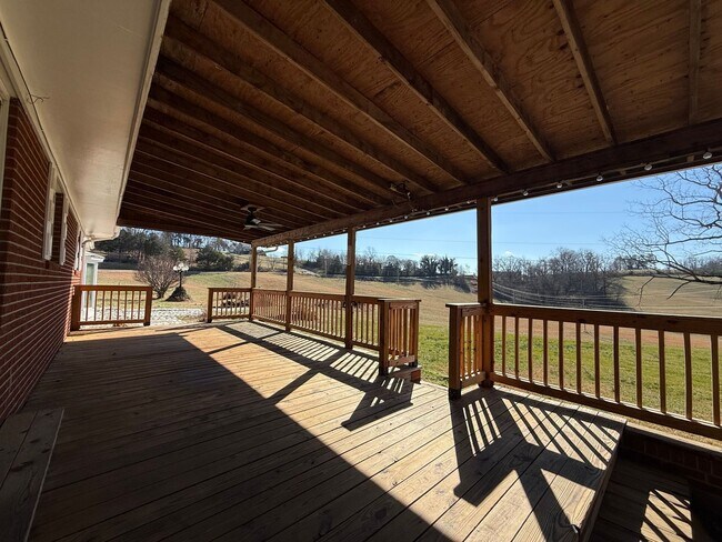Building Photo - 2 Bedroom 1.5 Bath Home in Greeneville, TN