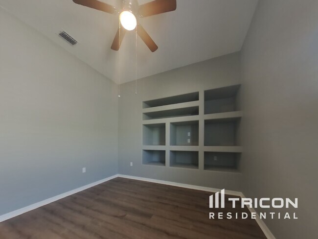 Building Photo - 10259 Silverado Cir