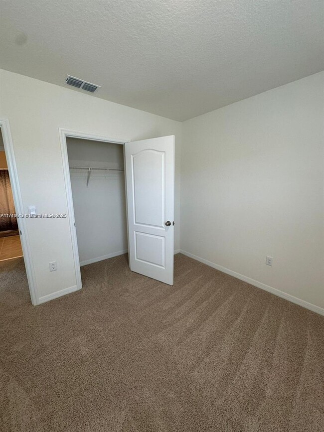 Building Photo - 3464 Sandalwood Dr