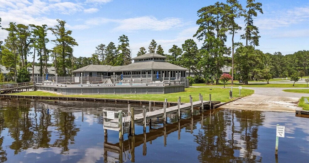 Community Boat Ramp, Clubhouse and saltwater pool - 117 Forecastle Ct
