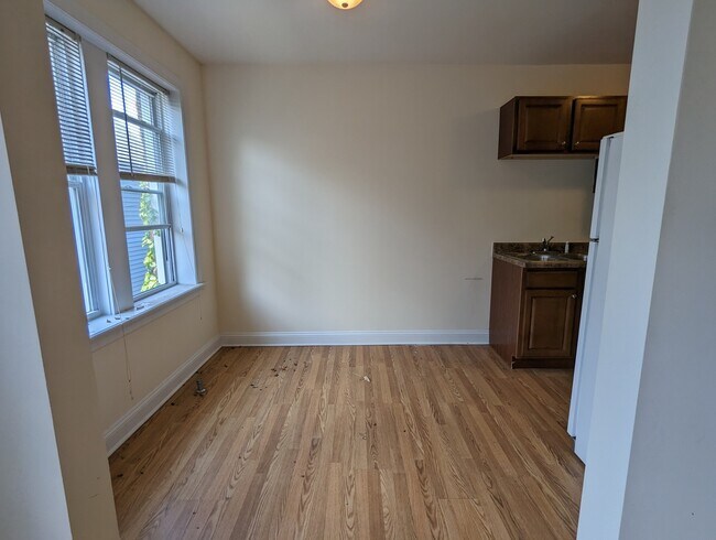 Building Photo - 2600 N Kimball Ave