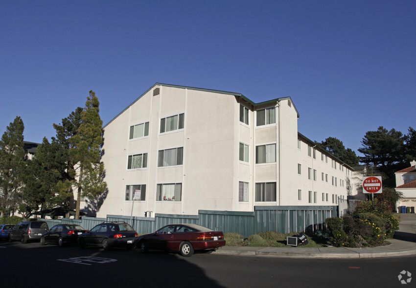 Building Photo - Amberwood Apartments