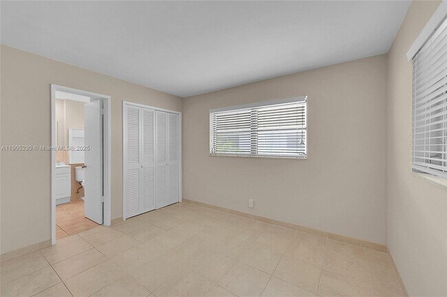 Building Photo - 3217 NE 11th St