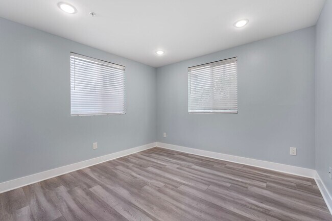 Building Photo - This beautiful and updated 4 Bed / 3 Bath apartment in a prime Boyle Heights location is now avai...