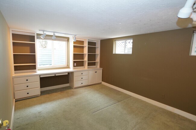 Building Photo - 2721 W Cassia St