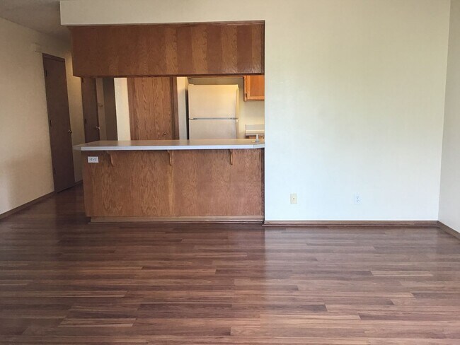 Building Photo - Silverton Duplex #13146