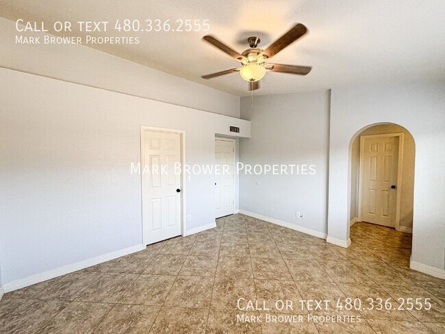 Building Photo - 449 E Meadows Ln