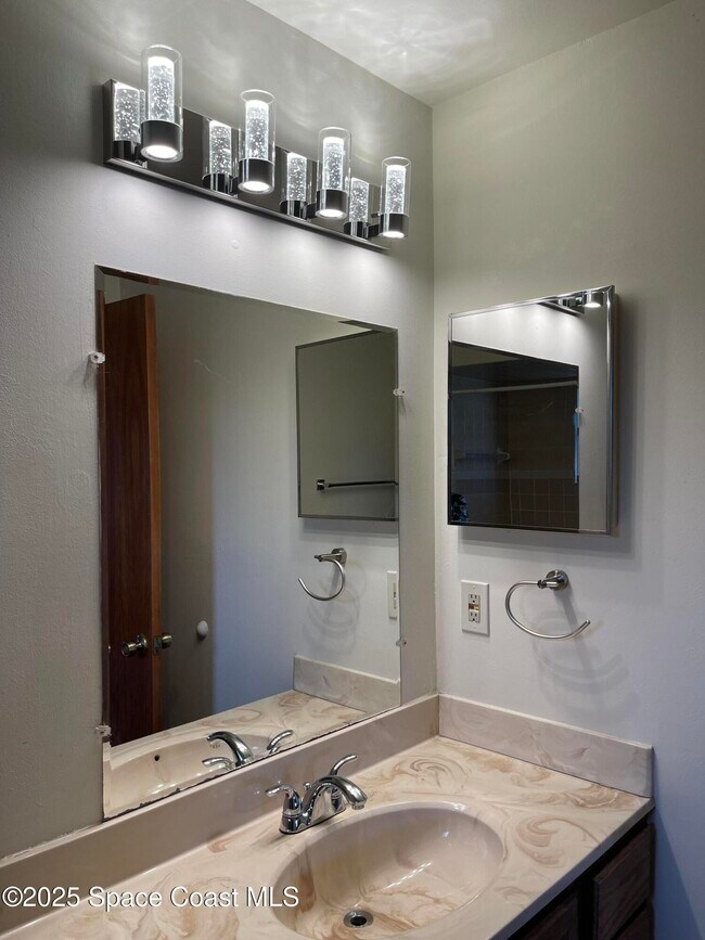 Building Photo - 363 Emerson Dr NW