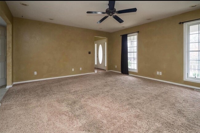 Building Photo - *~*Gorgeous Home, Located in Waynesville*~*