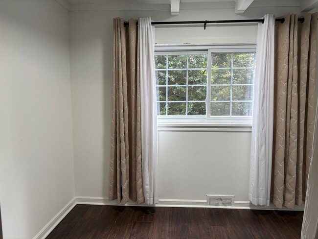 Building Photo - 3 Bedroom, 3 Bathroom House in Winston-Salem!
