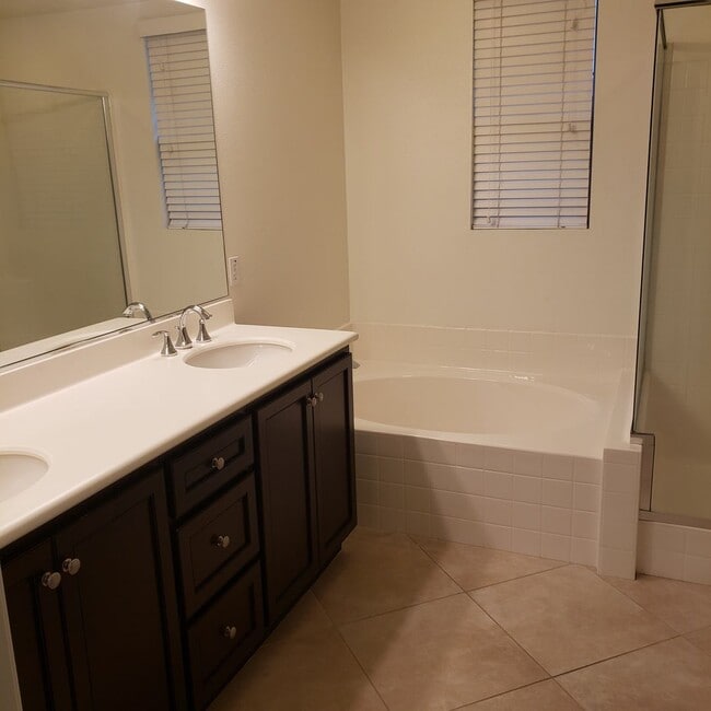 Building Photo - Awesome Home Awesome area 2bed w/ bonus ro...