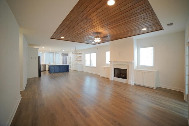 Building Photo - 219 Bienville Pl