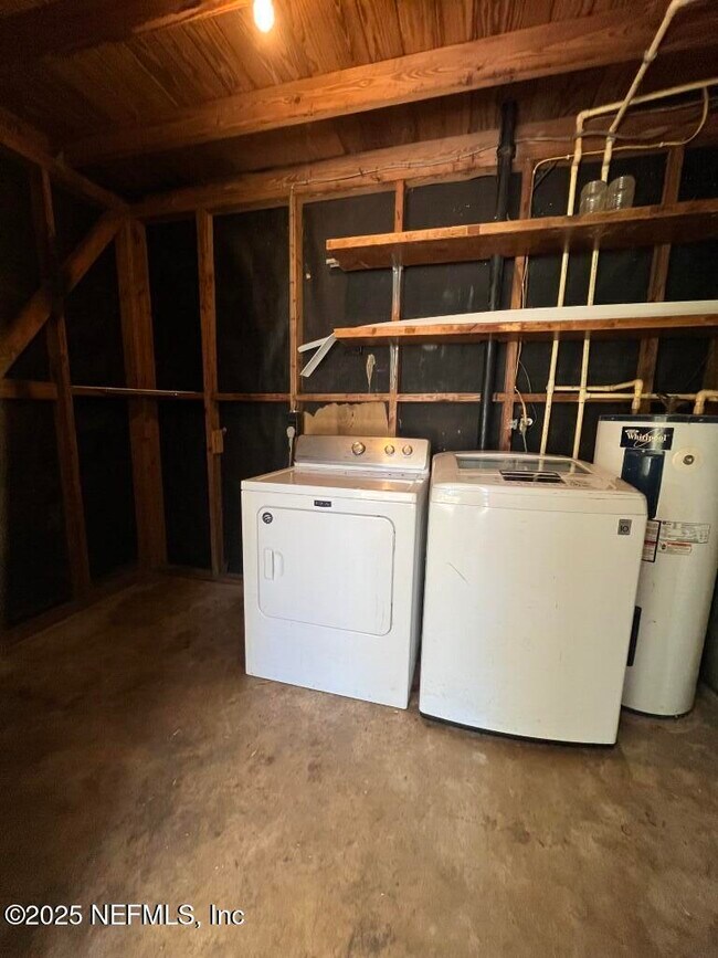 Building Photo - 8095 Lourdes Dr W