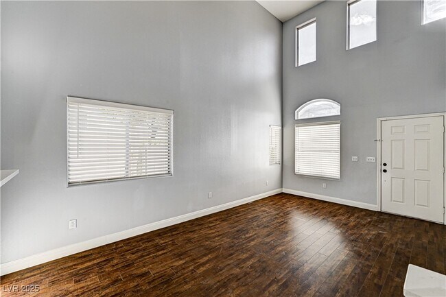 Building Photo - 10425 MIHELA Ave