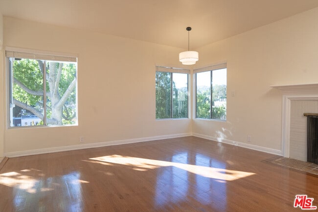 Building Photo - 2401 Meadow Valley Terrace